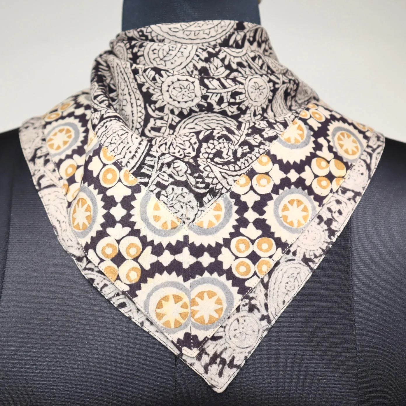 Ebony Paisley Drift - Appliqué Border Bandana (KK1506-22)